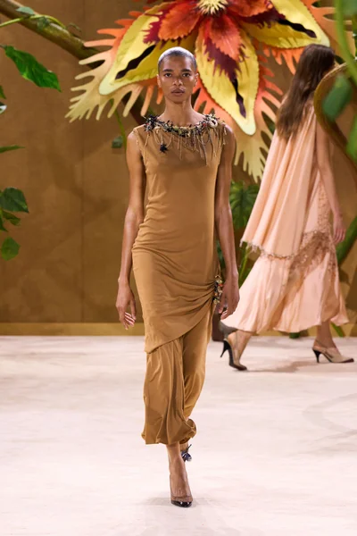 Look 57